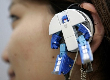 4-25-07-transformers_earphones.jpg