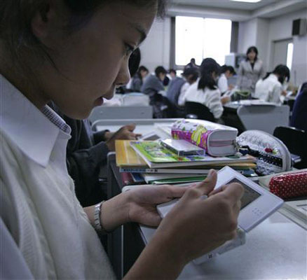 dsstudent dsstudent Sólo en Japón : Tener una Nintendo DS es un requisito escolar